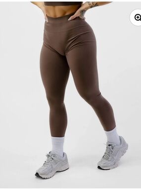 Like new gymreapers scrunch butt leggings in Toffee color